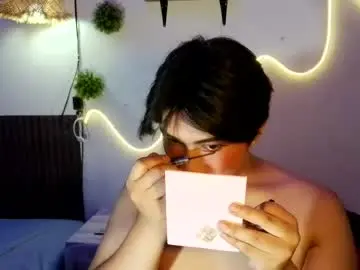 Chaturbate Adult Webcams of ur_fucking2005