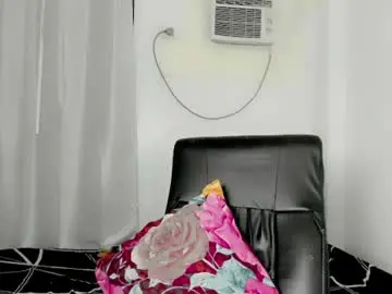Chaturbate Live Sex Cam of cyra_foxx