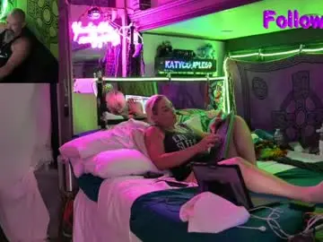 Chaturbate Live Sex Cam of katycouple69