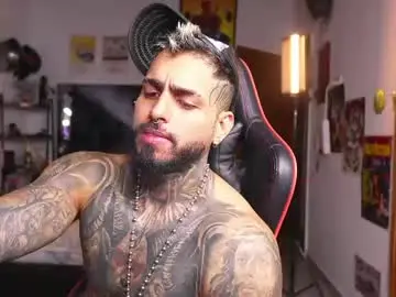 Chaturbate Live Sex Cam of logan_hugh8