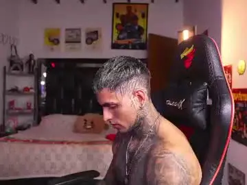 Chaturbate Nude Webcam of logan_hugh8