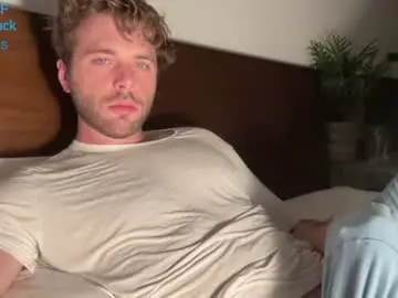 Chaturbate Live Sex Cam of hot8pack01