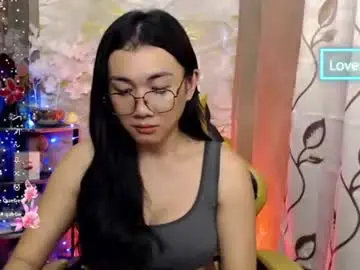Chaturbate Live Sex Cam of pia_worthsback