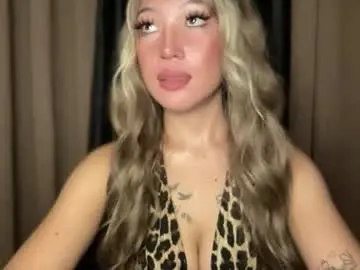 Chaturbate Live Porn of oliviaxxmore69