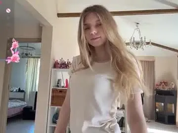 Chaturbate Watch Live Sex Cams of chloe_show