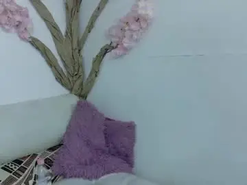 Chaturbate Live Sex Cam of laura__castillo_