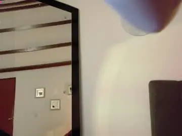 Chaturbate Live Sex Cam of lia_tinez