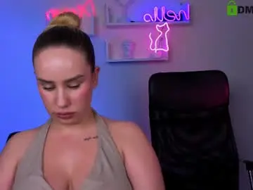 Chaturbate Live Sex Cam of playful_sophie