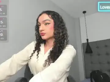 Chaturbate Live Sex Cam of scarletcherry18