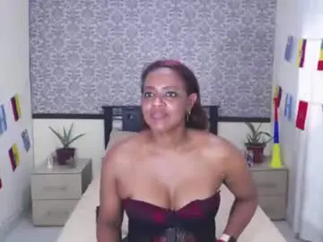 Chaturbate Live Sex Cam of ebony_milf83