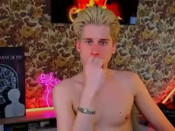 Chaturbate Live Sex Cam of marshal_peach