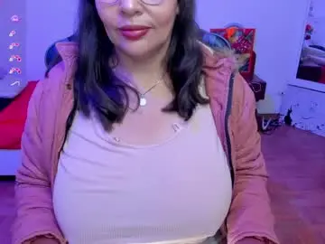 Chaturbate Adult Video Chat of esmeralda_milf1