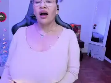 Chaturbate Sex Cam of esmeralda_milf1
