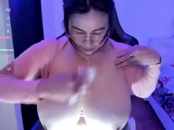 Chaturbate Adult Video Chat of esmeralda_milf1