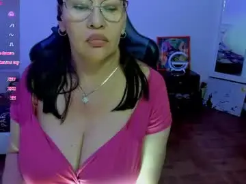 Chaturbate Nude Webcam of esmeralda_milf1