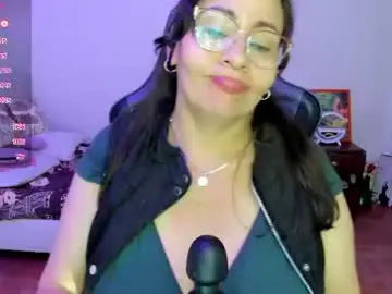 Chaturbate Sex Chat of esmeralda_milf1