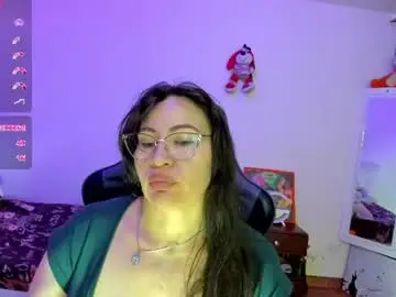 Chaturbate Sex Chat of esmeralda_milf1