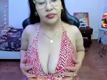 Chaturbate Live Sex Cam of esmeralda_milf1