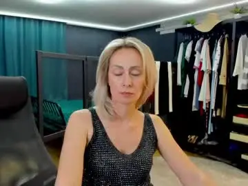Chaturbate Live Porn of julia__cherry_