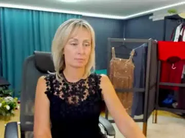 Chaturbate Live Sex Cam of julia__cherry_