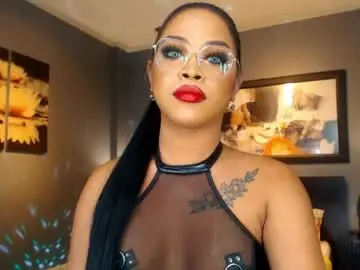 Chaturbate Live Sex Cam of urmajestytyra