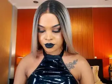 Chaturbate Live Sex Cam of urmajestytyra