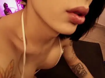 Chaturbate Sex Cam of adelineefoxxx