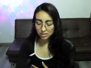 Chaturbate Live Sex Cam of queenbyte_18