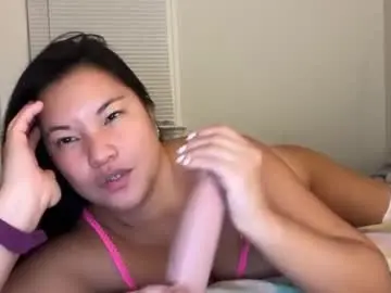 Chaturbate Live Sex Cam of sweetlittleangela
