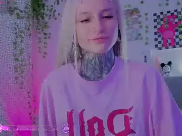 Chaturbate Live Sex Cam of lilith_poison