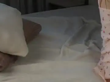 Chaturbate Live Sex Cam of lipswithsmileonthem
