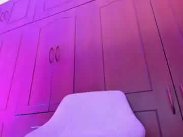 Chaturbate Live Sex Cam of lucyshen_