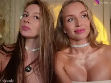 Chaturbate Live Sex Cam of mia_cloudy
