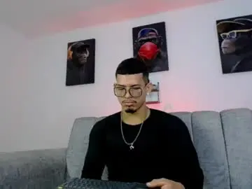 Chaturbate Free Live Porn of ethan_rodgers01