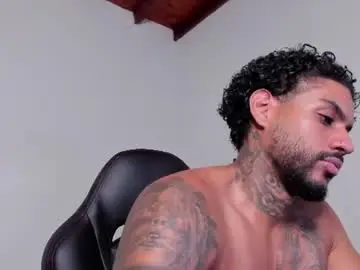 Chaturbate Live Sex of luigi1_