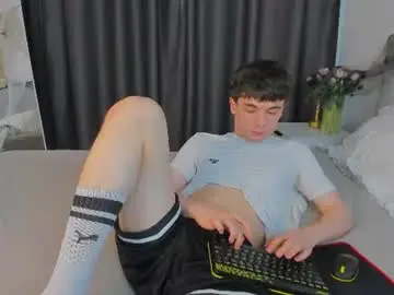 Chaturbate Live Sex Cam of ethan_crowe