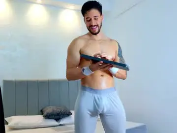 Chaturbate Watch Live Sex Cams of evans_opry1