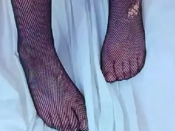 Chaturbate Free Porn Cam of tiny_whore18