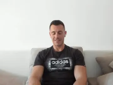 Chaturbate Watch Live Sex Cams of roberto4ever