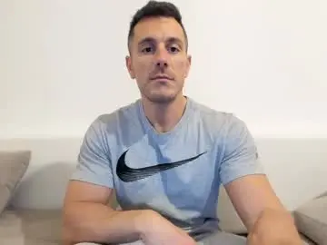 Chaturbate Free Live Porn of roberto4ever