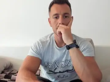 Chaturbate Live Sex Cam of roberto4ever