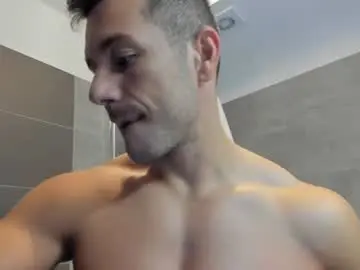 Chaturbate Best live sex cam show of roberto4ever