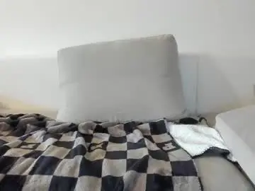 Chaturbate Live Sex Cam of roberto4ever