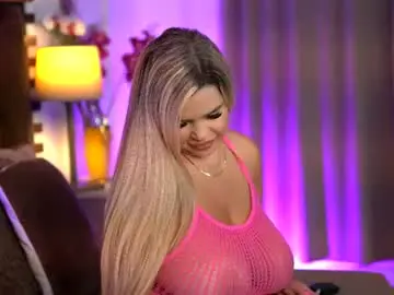 Chaturbate Sex Chat of sophieboobsx