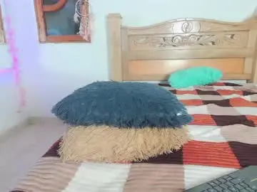 Chaturbate Best live sex cam show of bratz_glloe