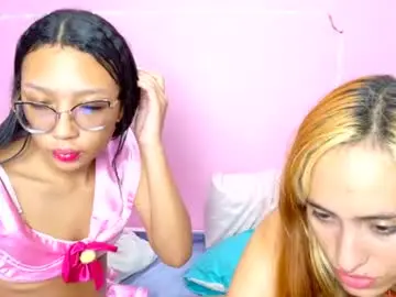 Chaturbate Live Sex Cam of petitestrawberry18