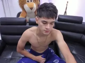 Chaturbate Free Porn Cam of aron_boyy
