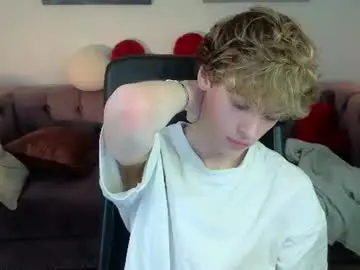 Chaturbate Free Porn Cam of curly_twinkboy