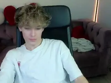 Chaturbate Adult Video Chat of curly_twinkboy