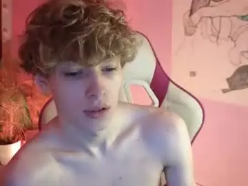 Chaturbate Live Sex Cam of curly_twinkboy